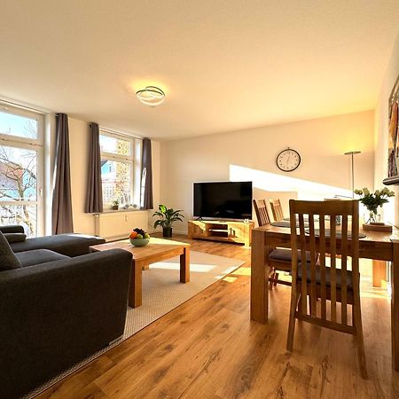 Schicke Wohnung Im Gruenen Hinterhof Schwerin  Exterior foto